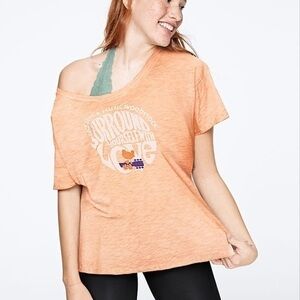 PINK VICTORIA’S SECRET
WOODSTOCK BAND TEE TOP XS